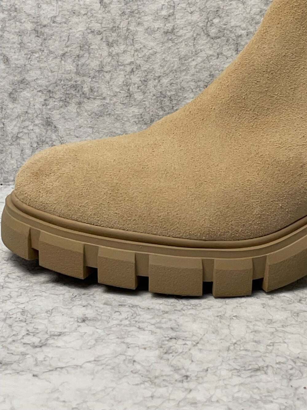Size 7.5 Steve Madden Tan Suede Lug Sole Chelsea Ankle Boots - Picture 5 of 12